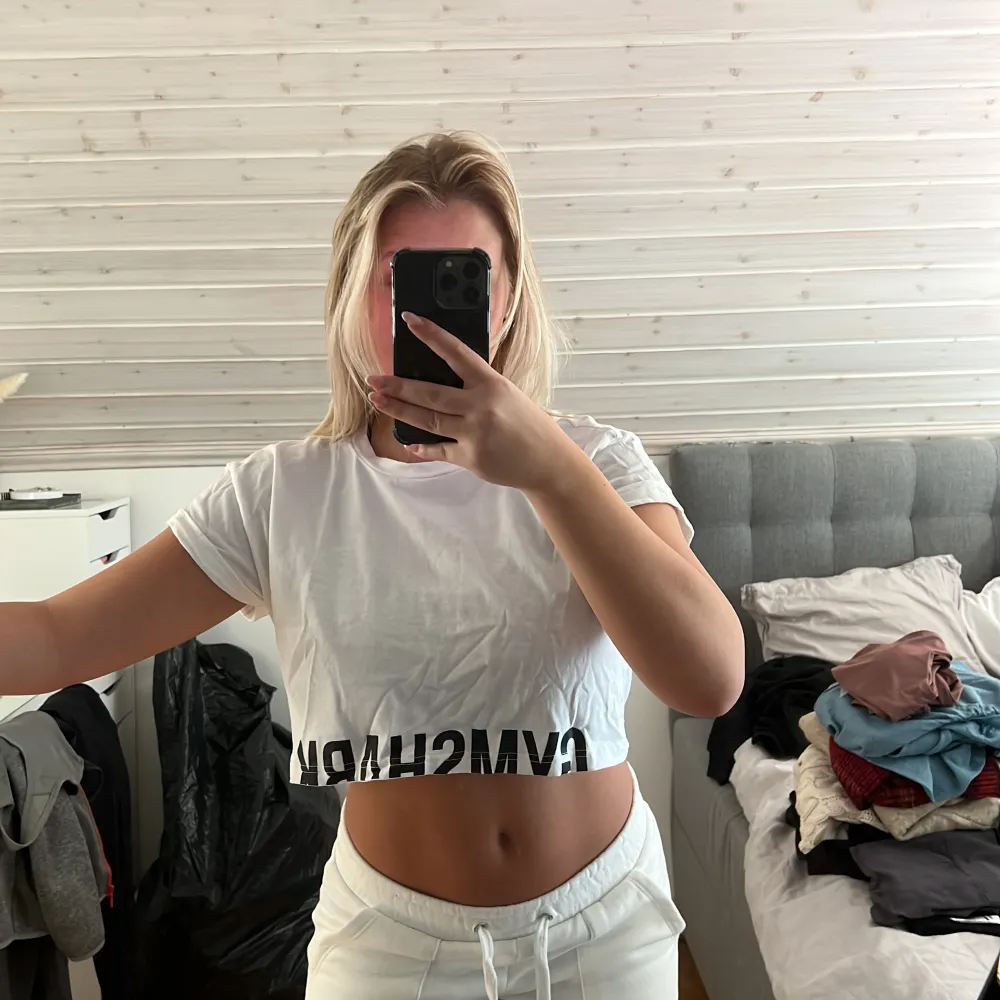 Säljer en helt ny gymshark topp i storlek M. 100kr+ frakt!! 🤍. Hoodies.