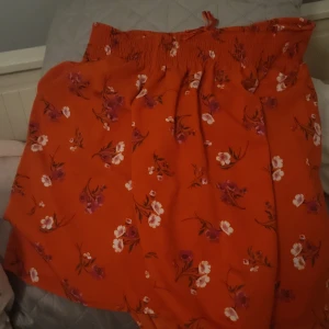 Blouse - Den är oanvänd och är jättebra 
