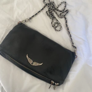 Zadig västa - Säljer min zadig väska, använd men ändå i bra skick 