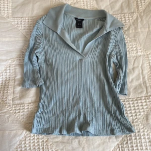 Snygg top - Ribbad top som inte kommer till användning