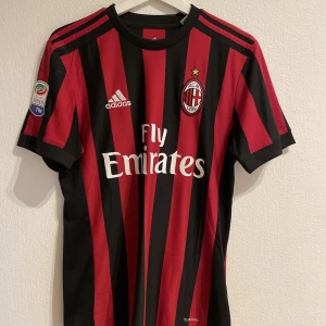 AC Milan  - AC Milano tröja Storlek S  Bonucci 🇮🇹