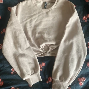 Ljusrosa magtröja  - Aldrig använd !  Storlek XXS  Jätte fina magtröja   Fan skickas och kan mötas Älvsjö (Willys) eller Hagsätra C