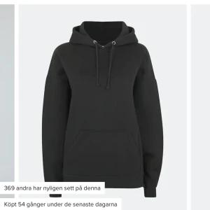 Hoodie från bikbok  - Säljer min svarta hoodie från bikbok då den inte kommer till användning längre💕köparen står för frakten!
