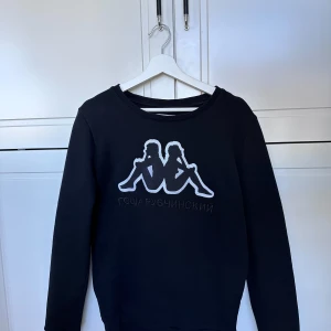 Gosha x Kappa - Begagnad men fint skick, väldigt lite använd S/S 2017 Storlek M