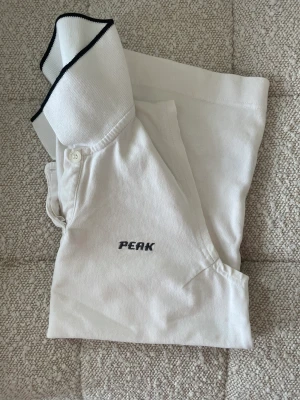 Peak performance topp - Aldrig använd endast testad, köpt second hand. 