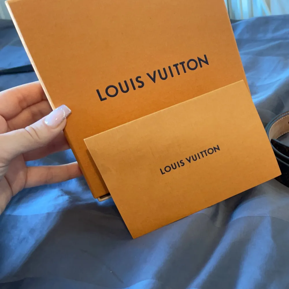 Louis Vuitton bälte i bra skick. Dustbag och box medföljer. Köpt för 3700kr. Övrigt.