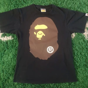 Bape T-shirt  - Svart Bapehead T-shirt, Small men Bape storlekar är mindre så passar som XS