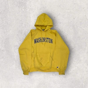 Washington Uni Hoodie - 00`s - PTP: 54cm, length: 63cm. If you are interested in the item please DM first. 