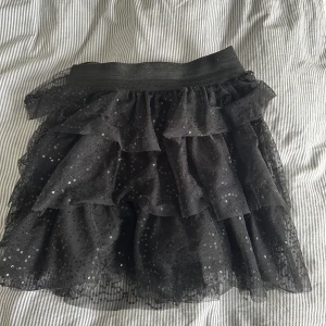 Fest kjol - En söt glittrig kjol! Perfekt till festen