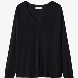 Stickad tröja - Jättefin stickad tröja från mango. Är i jätte bra skick då den endast används 2 gånger. 💕