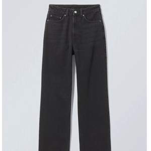 Säljer ett par Weekday Jeans i modellen rowe storlek 27 längd 34. Nästan aldrig använda så mycket bra skick. Köpta för 600kr och säljer för 350kr exklusive frakt.