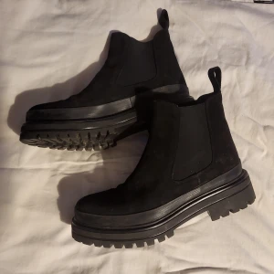 Bianco-kängor - Bootz FRÅN märket BIANCO.  Gått i dem en eller två gånger bara så de är i nyskick💞inköpspris var runt 1900 kr