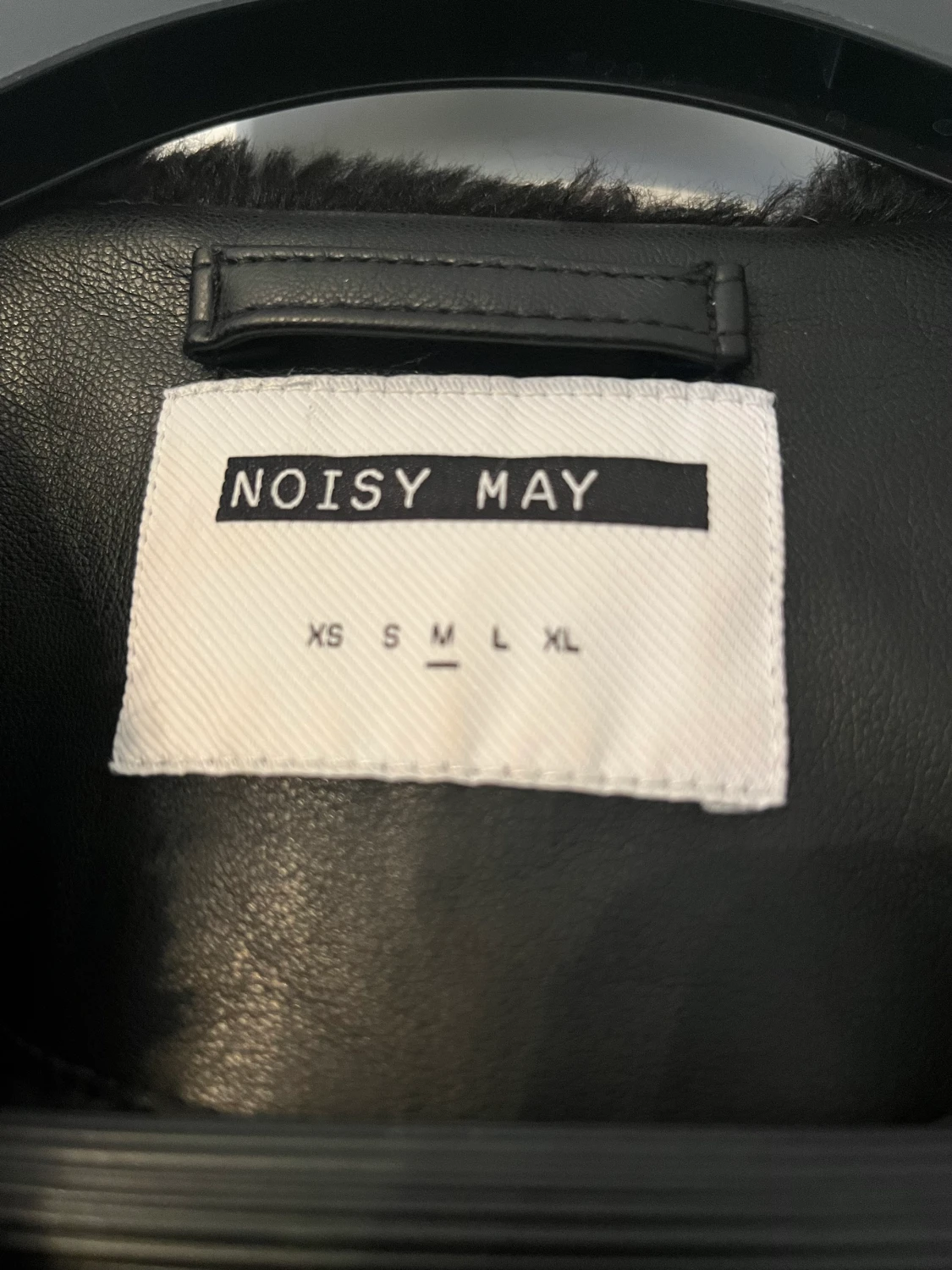 Svart pälsväst - 90