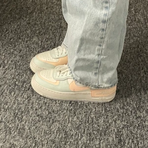 Air force 1 - Säljer mina nike air force 1 i finaste pastell-färgerna! Använda max 2 gånger, och är nästan i nyskick. Säljer för 900 + frakt💞