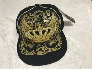 Leader Broderi Kepsar med Glitter och Strass  - 129kr/st  Frakt 49kr