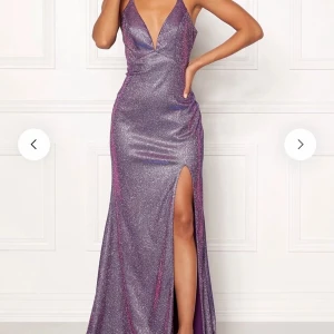 Lila balklänning - En perfekt balklänning som inte kommer till använding längre. Superfin och unik, lila och glittrig😍 Den är av märket Christian Koehlert från Bubbleroom. Nypris 4299kr men jag säljer den för 700kr, pris kan diskuteras! 