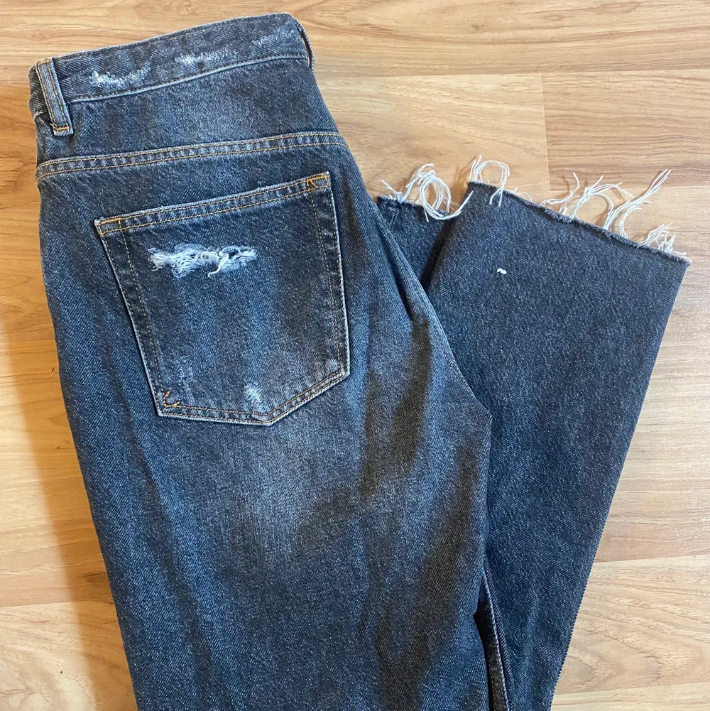 Säljer dessa Never denim jeans i storlek M för 80kr. Jeans & Byxor.