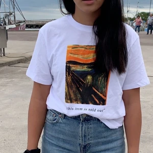 T shirt  - Vit T-shirt från Zalando med skriet tryck , använd fåtal gånger 