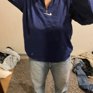 Nike halfzip  - En skit snygg halfzipped tröja som tyvärr inte kommer till användning, köptes i rom. Det är en sällsynt och äldre vara av Nike. 