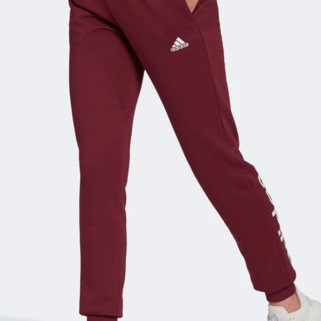 Adidas essential jogging pants