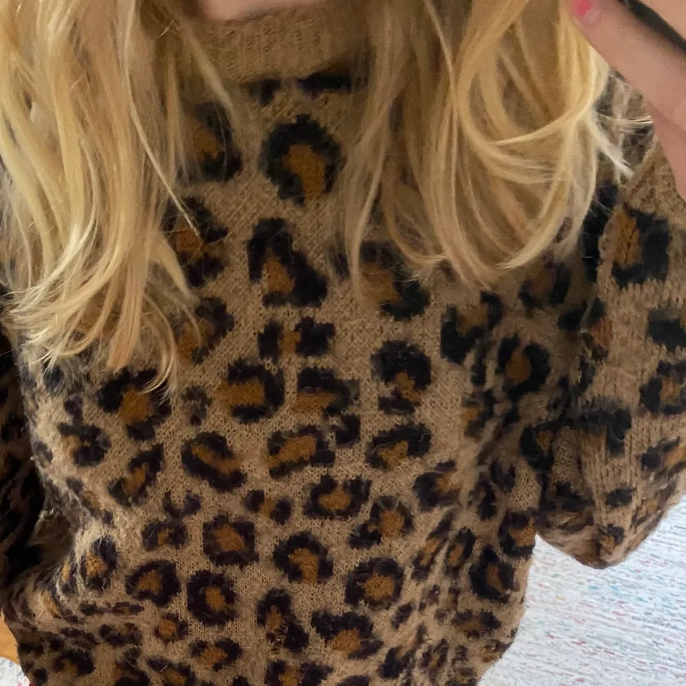 Stickad leopard tröja från hm. Passar XXS-S. Stickat.