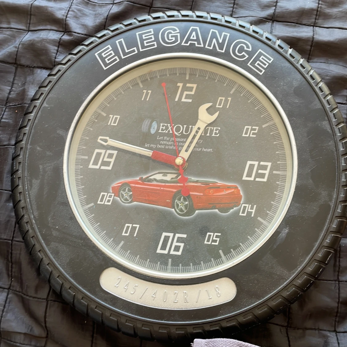 Klocka formad som ett däck