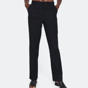 Långa kostymbyxor  - Säljer dessa superfina kostymbyxor från bik bok! Liiite för korta på mig som är 182cm. Endast testade! 220kr+frakt! Först till kvart✨ kontakta gärna för egna bilder🦋