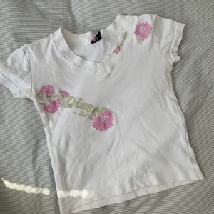 Y2k t-shirt - Autentisk diesel topp från tidiga 2000talet, fortfarande i toppskick. Markerad som S