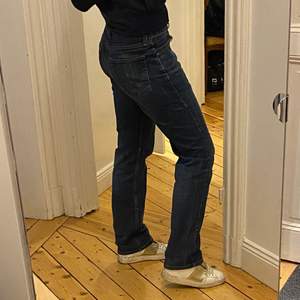 Bestämt mig för att sälja mina sjukt snygga Levis jeans vintage i den populära modellen 751!! Så bekväma och as snygg tvätt!!🙌🙌
