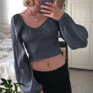 Blå topp - Jättefin blå topp från Bikbok. Köpt för 400 kr och den är nästan som ny. 