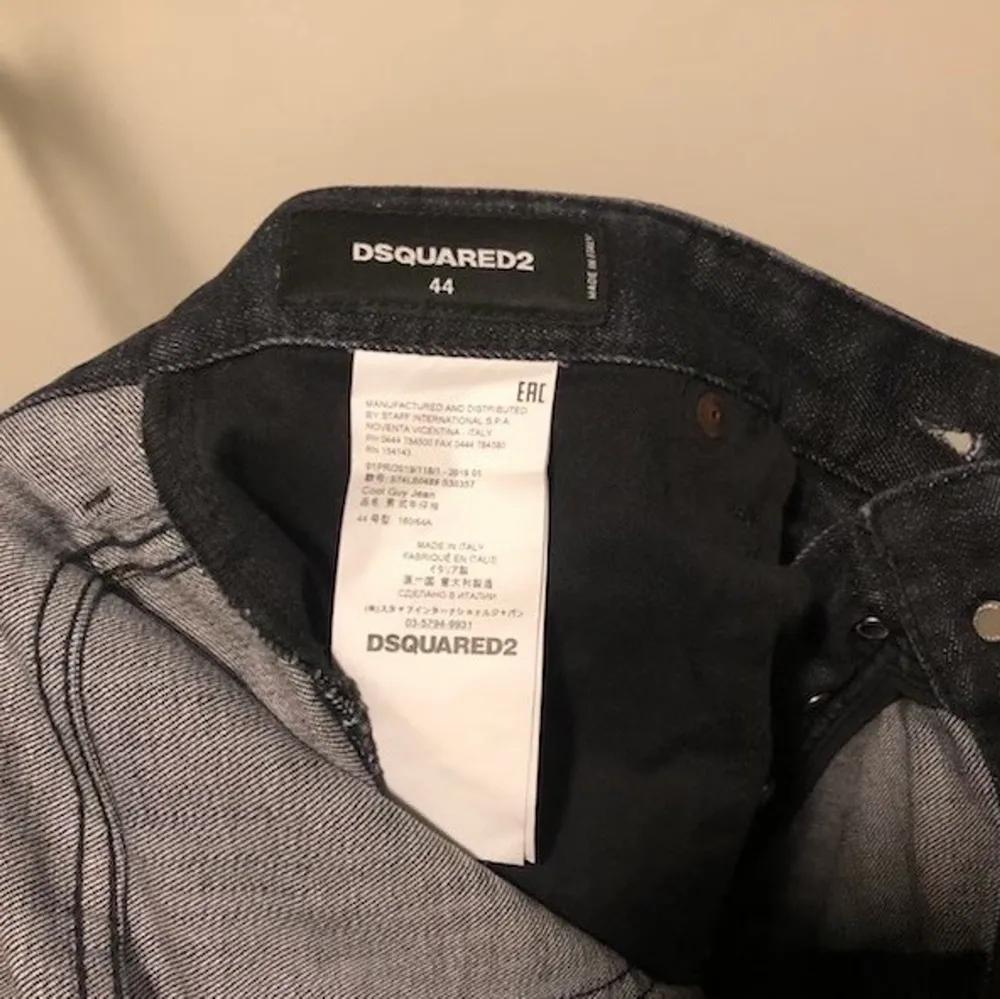 Dsquared2 jeans storlek 44 fint skick, kvitto finns . Jeans & Byxor.
