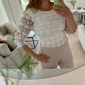 Spetstopp - Fin spetstopp med djup rygg, köpt på Bik Bok. Använd men i gott skick.   Köparen står för frakt! 