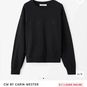 Carin Wester sweatshirt  - Svart sweatshirt från Carin Wester✨slutsåld på hemsidan! frakt tillkommer på 79kr