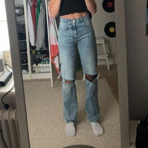 Gina jeans - Säljer ett par jeans från Gina. Storlek 36, jag är 175cm. Inte så använda💞