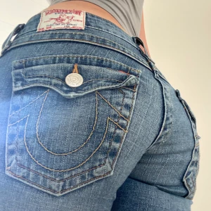 True religion - True religion low waisted. Säljs pga ingen använding. Priset kan diskuteras. Frakt tillkommer. 