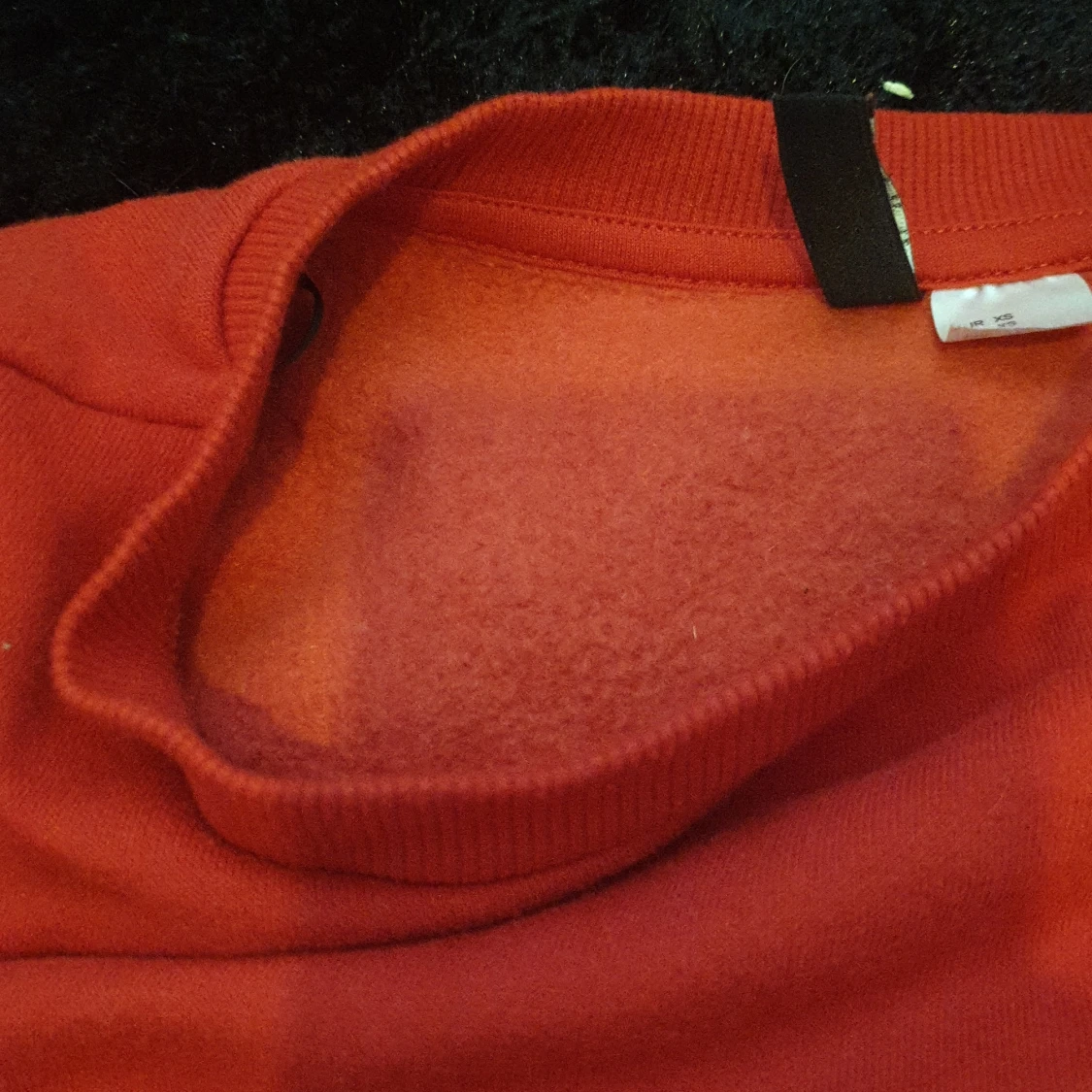 Röd tröja, strl: XS (stor i storleken) - 91