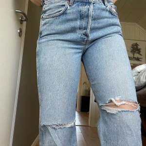 Jeans &otherstories - Populära slutsålda jeans från &otherstories i stl 29. Jag är 162 cm och brukar ha 36:) nypris är 800 kr 