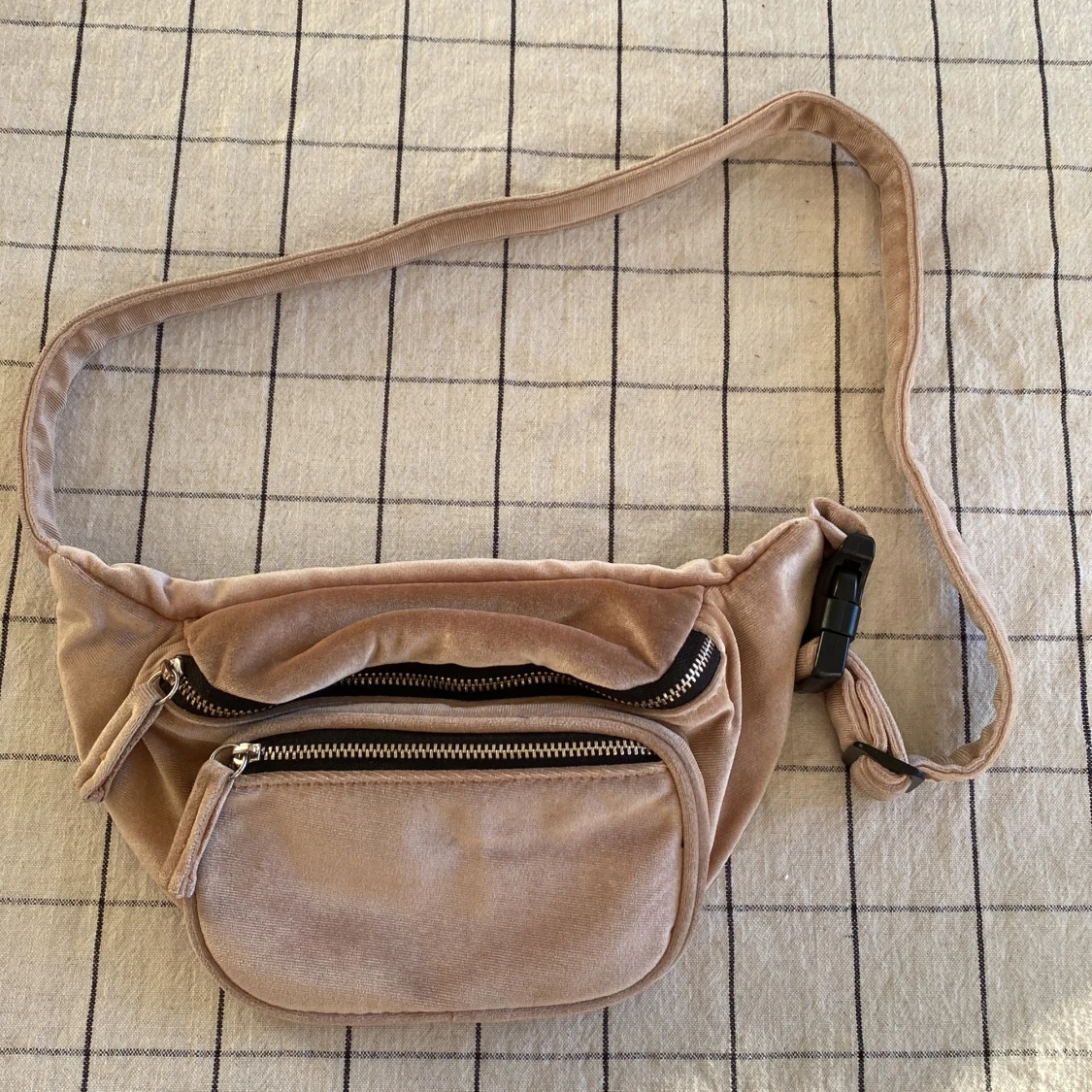 Jättefin magväska i rosa sammet - 90