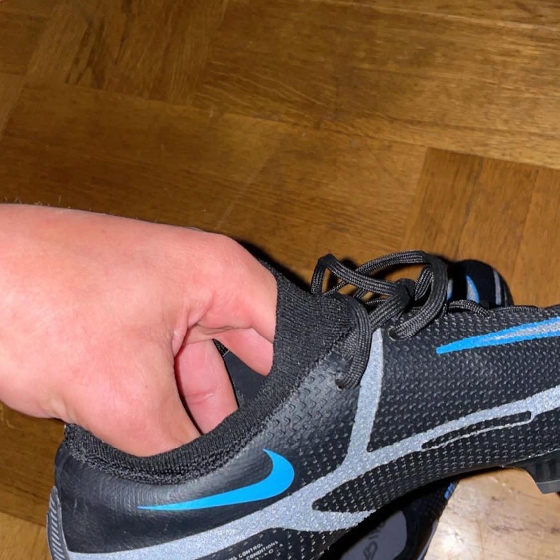 Helt nya fotbollsskor Strl 42 - 91