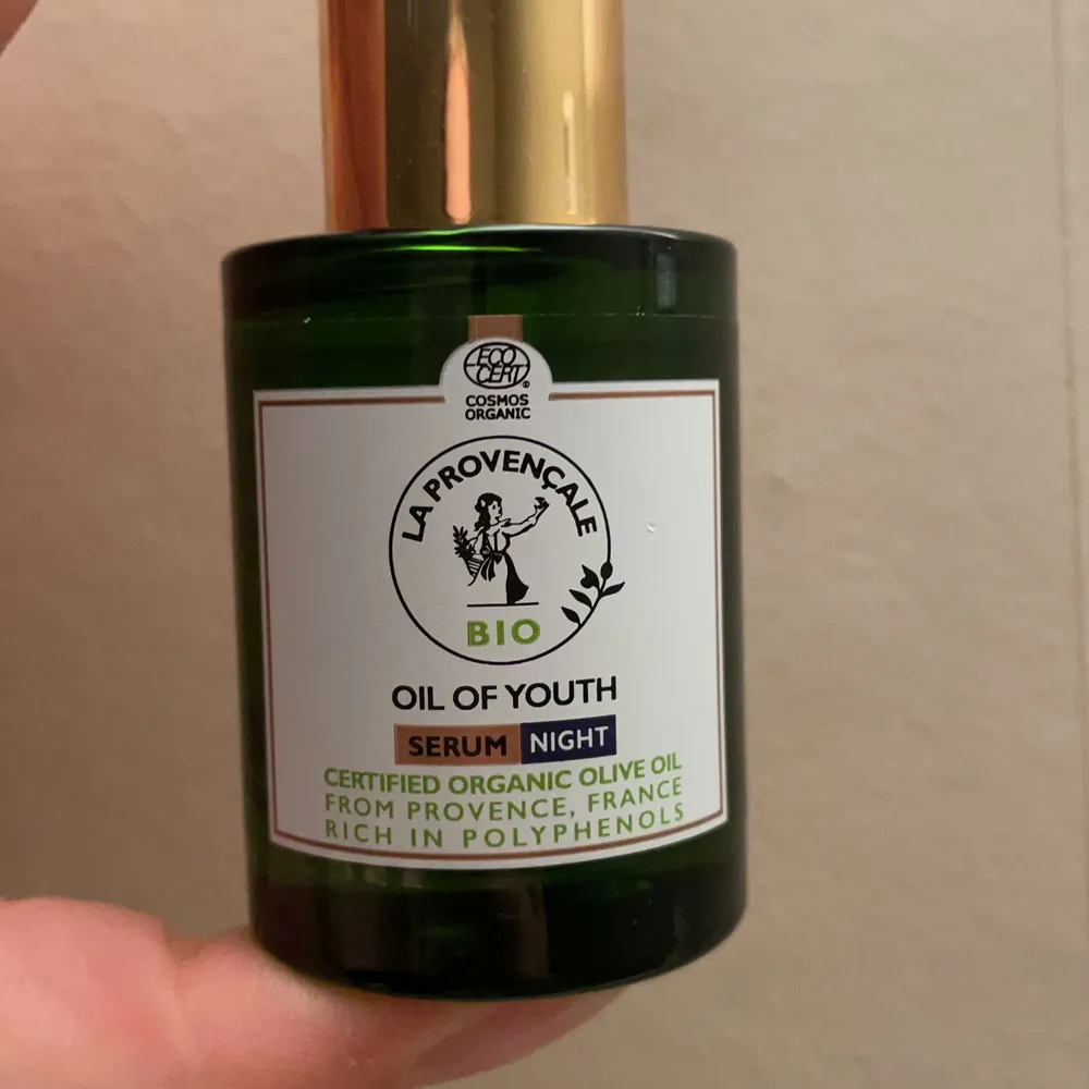 Oil Of Youth Night Serum. Säljer denna olja/serumet av La Provençale för att oljan inte passar min hud typ. Har aldrig använt och är som ny<33. Övrigt.