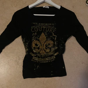 tröja - skit cool tröja, står tyvärr inget märke på den, aldrig använt och detta är storlek S-M!!