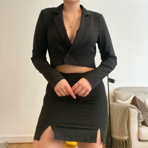 H&M kostymklänning srl S - Skitsnygg kostymklänning från H&M som endast används en gång :) 