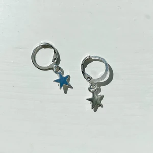 Stjärn örhängen  - Star hoops! I silver😍 45kr
