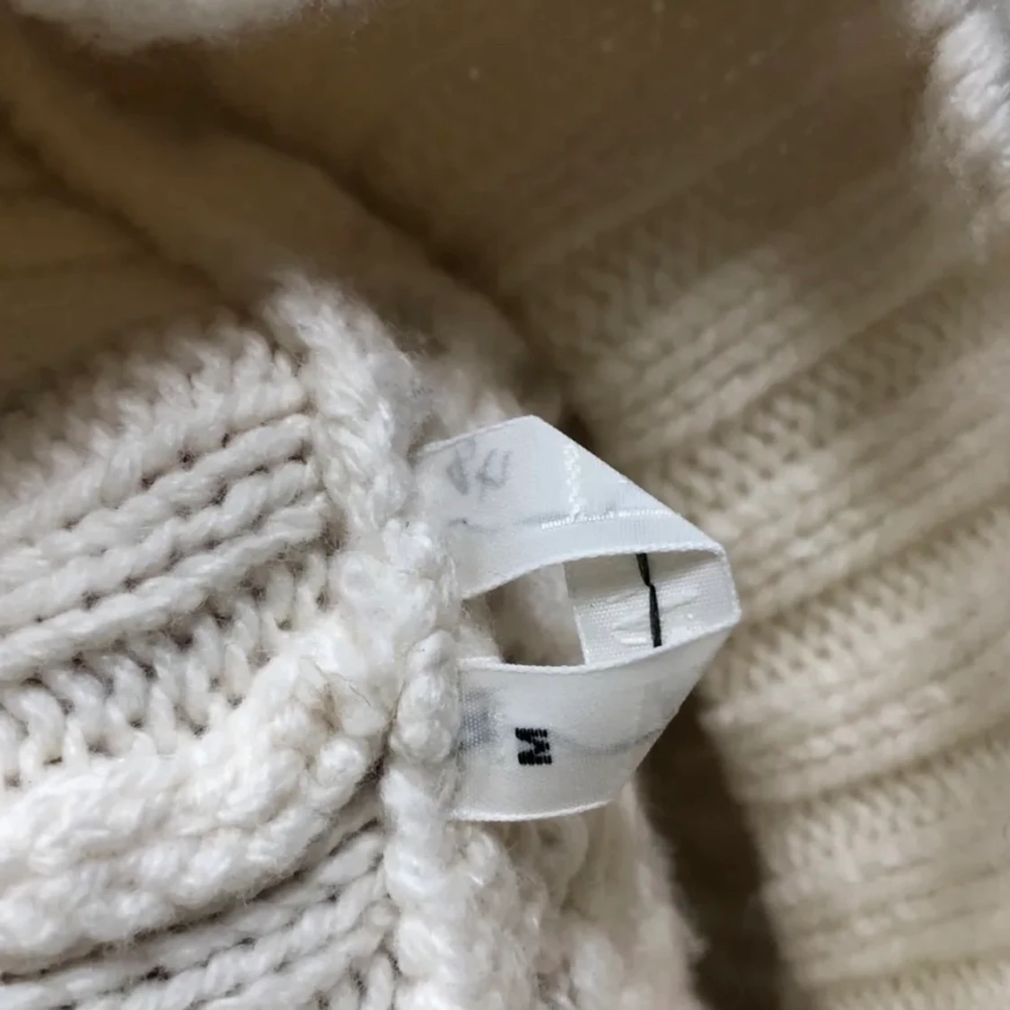 Stickad väst från Arket - 90