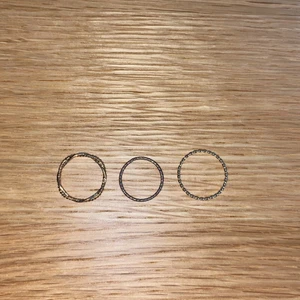 Tre olika ringar! - Säljer tre olika ringar för 6kr styck