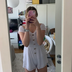 Jumpsuit  - Jättefin jumpsuit som tyvärr inte komma till användning. Köparen står för frakt 