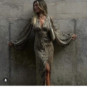 Adoore klänning!! - Den finaste klänningen av dom alla från adoore🥺 endast använd 1 gång!! Köp köp köp