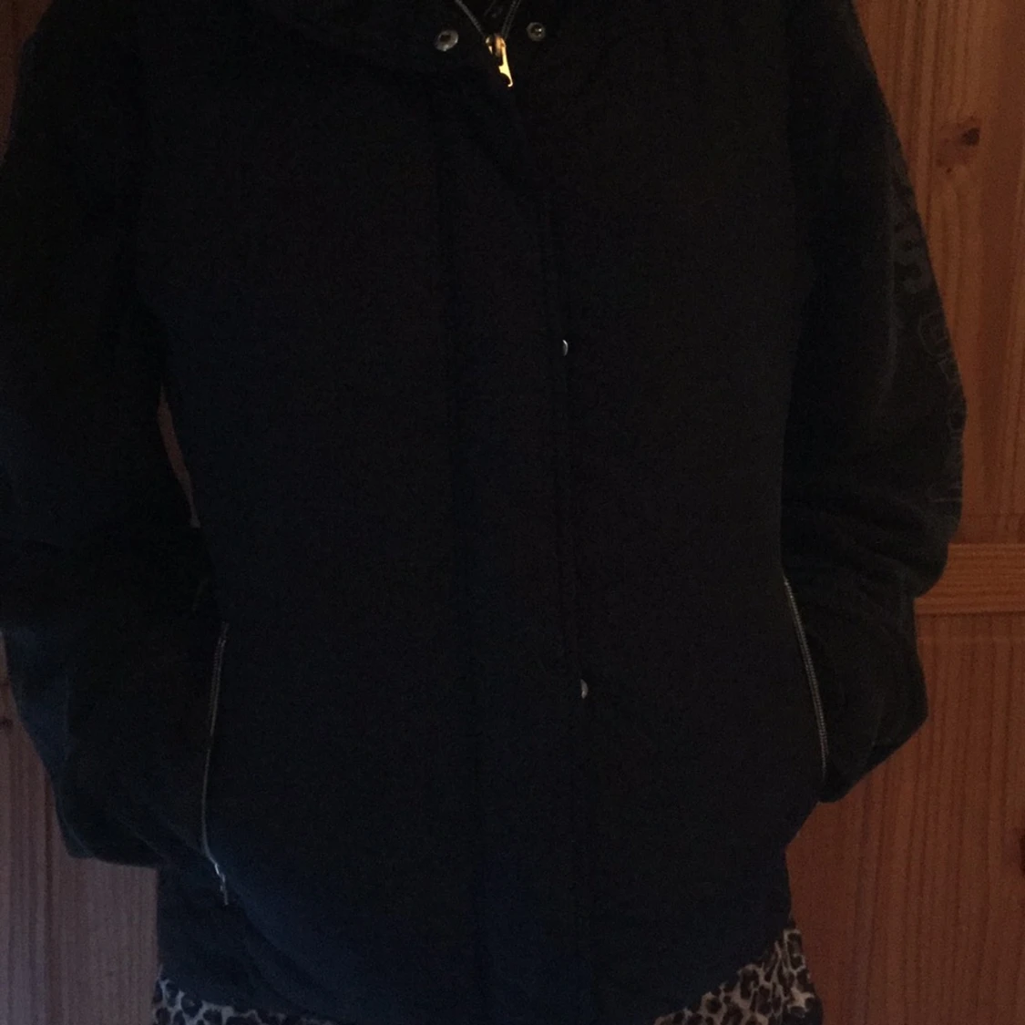 en mörkblå/svart väst från hm - 90
