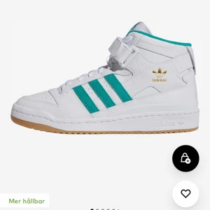 Adidas forum grön!! - Nu säljer jag mina helt nya adidas forum! Jag har använt de 1 gång men kände att jag inte var så bekväm i de. De är skitsnygga när man väl stylar de rätt!💓  De är i strl 40! Bilderna är tagna från internet men kan även skicka bilder med de på! 💓 Köpte de för 1200kr!