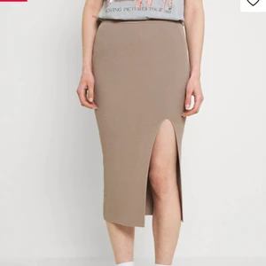 stickad kjol !  - säljer min beige stickade kjol ifrån Ginatricot, säljer för 150 kr !! 